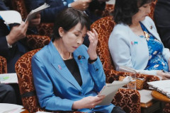 【悲報】高市「国旗！定数削減！皇室！副首都！」国民「物価高は…？」