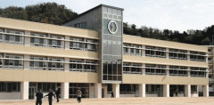 【悲報】男子中学生、「体重をはかりたい」と友人の少女に覆いかぶさり逮捕