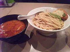 男ならつけ麺1.5キロくらい軽く食えるよな