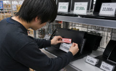 「11万5500円」のPCにジャンク品から剥がした「1650円」の値札を貼り購入しようとした男を逮捕