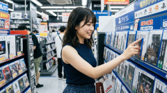 【ぐぬぬ…】おじゲーマー「物理ディスク存続しろ！」専門家「今年、パッケージ版が10万本以上売れた作品は7つしかありません」