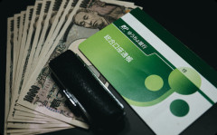 妻が夫婦の貯金通帳から勝手に奨学金の返済をしてて大喧嘩になった。「借金はないって言ったじゃないか」って言ったら…