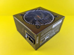 【悲報】パソコン半年で壊れたワイやが店持ってったらやっぱ電源ぶっ壊れてた