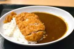 ワイ「久しぶりにココイチ行くか！ｗ」ワイ「フー食った食った会計はと…（物価高とは言え1000円ちょいやろ・・・・ｗｗ)」⇒