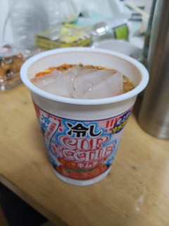 冷やしカップヌードル食べるぞ！！！