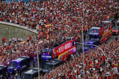 スペイン熱狂！サッカーW杯優勝パレードに200万人　指揮官「感動的で誇らしい経験だった」