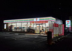 【悲報】コンビニに全裸で来店した男さん、動機を「今ははっきり説明できない」ｗｗｗｗｗｗｗｗｗｗ