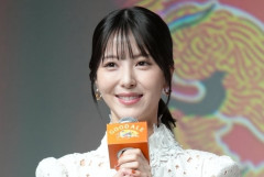 【画像】浜辺美波さん、10年前と全然顔が違う模様