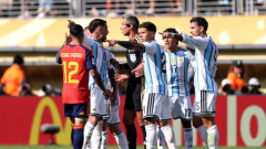 【悲報】ワールドカップ決勝、主審の判定があまりにスペイン有利だったので優勝取り消し再試合の可能性へ