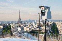 パリ軍事パレードの安全を守るため各種機器を配置し「保護バブルゾーン」を構築！