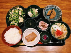 【悲報】沖縄のメシ、不味過ぎてガチでビビる・・・・・・・・・