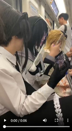 【驚愕】中国のコスプレ会場に向かう電車がこれ。いい匂いしそうｗｗｗｗ