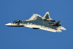ロシア軍の最新鋭第5世代戦闘機Su-57がモスクワ郊外で墜落、パイロットは脱出…原因は不明！