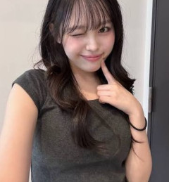 【画像】胸が大きすぎて、胸から下が写真に写らない女の子ｗｗｗ