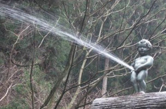 【マジ注意】酔っ払い男性、地下鉄のレールに向けて立ち小便　→　ガチで最悪の取り返しつかない末路に…　お前ら、立ちションはダメ絶対((((( ；ﾟДﾟ)))