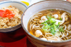 【悲報】旅行ワイ「なんか思ったよりショボいな」「並んだ割にたいして美味くないな」