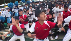 高校野球で非レギュラーの野球部員が観客席でダンスを踊ることに賛否両論が巻き起こってるが