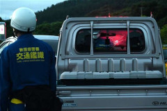 走行中の車に猟銃の弾当たったか　窓ガラス割れ、女性負傷　八峰町の国道１０１号