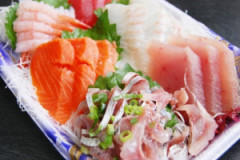 半額のスーパー刺身ゲロマズ🤮