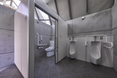 【悲報】駅のトイレで大してたら紙がない・・・・・・・・・