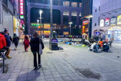 【悲報】トー横、日本唯一のスラム街と海外から言われてるのも納得・・・・・・・・・