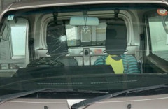 【怖すぎ】車の運転中だった女性、突然前後のガラスが割れ左耳に激痛 → 猟銃の弾が2発撃ち込まれていた・・・