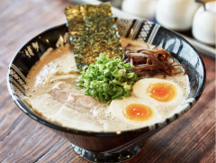博多ラーメン店「替え玉するくらいなら最初から大盛り頼め」“替え玉文化”に一石を投じる
