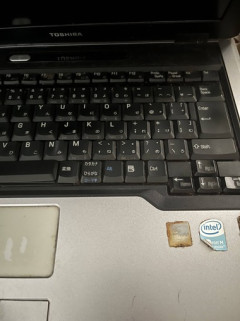 【悲報】最近のノートPCのこのキーボードの質感