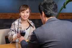 【悲報】同棲中彼女、「資格の相談」と称して後輩男とサシ飲みし朝に帰宅⇒結果ｗｗｗｗｗｗｗ