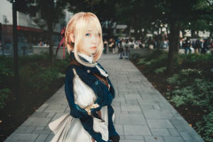 【画像】伊織もえ「ヴァイオレット・エヴァーガーデンのコスプレした」 ネット民「似てない！やめろ！」