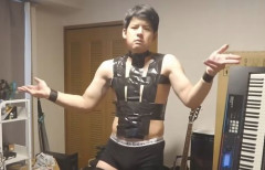 【画像】音楽系ユーチューバー・ゆゆうたさん、西川貴教さんに対抗して「あの衣装」で『HOT LIMIT』を熱唱　→　結果、最悪の末路にｗｗｗｗｗ