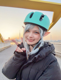 【画像】加工強めの女コスプレイヤーさんが他人の動画に出演した結果