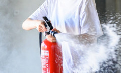 「客が消火器を噴射してきた」対応に不満抱き退店…消火器持って再来店　常連客の31歳女「妨害するためにやっていない」　札幌