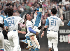 日本ハム、奈良間が決めた！終盤2度追いつく粘りから、3度目のサヨナラ勝ち！