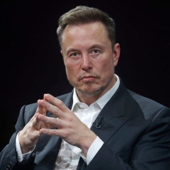【悲報】イーロン・マスクさん「愛してるよ。50万円送ってほしい♥」65歳女性「はい😍」→詐欺でした・・・・・・・・・