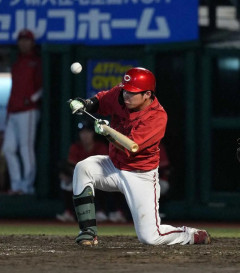 カープ、犠打数1位なのに得点12位←バント多用に賛否(※否多め)
