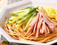 中国人「日本人の冷やし中華とかいうの美味えな…本国の人にも教えたろ！名前は…」→