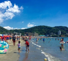 【悲報】日本人、年々海水浴に行かなくなっていた……なぜ？？
