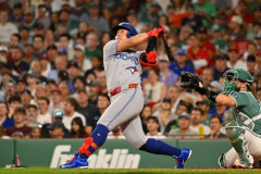 岡本23号スリーランで日本人ルーキー記録更新