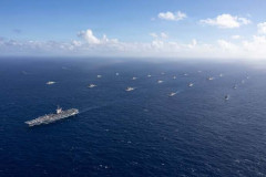 ハワイ沖の太平洋上で「RIMPAC 2026」参加艦艇が大規模艦隊航行を披露！