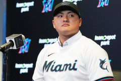 【画像】佐々木麟太郎、マーリンズユニフォームがめちゃくちゃ似合う
