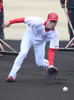 【悲報】カープ、遊撃手不足がガチで深刻。今季ショート初スタメンの二俣も1併殺3三振と苦戦