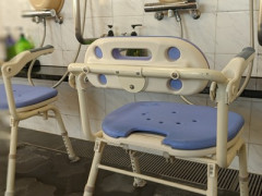 【闇】介護業界「1人お風呂に入れたらいくら貰えると思いますか？」→