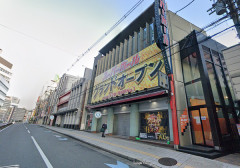 【朗報】大阪のスーパーホールさん「他店で軍団してる奴は出禁。この前打ってた時に確定出ましたか？って聞いてきたやつも顔覚えたので出禁」