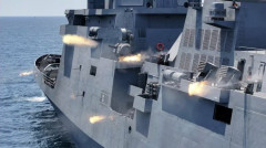【FNN】「17世紀の海賊船スタイル」北朝鮮最新の戦略兵器搭載駆逐艦 側面に大砲を並べたような強力な機関銃がズラリ［7/26］
