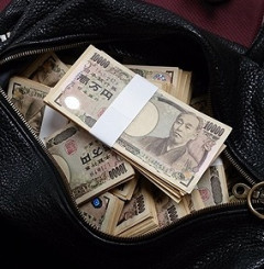 彡(。)(。)「おっ！道端に2200万円落ちとるやんけ！！」