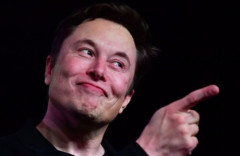 イーロン・マスク(偽)「愛してるよ。50万円を送ってほしい。LINEでやり取りしよ」 65歳女性「これ本物やん…！！」総額185万円振り込むも詐欺と判明、男を逮捕
