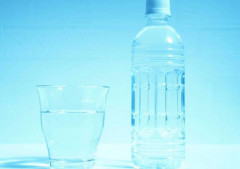 【水分補給】スポーツドリンク500mlに角砂糖5～7個分の糖質。夏の水分補給の正しい使い分け｜管理栄養士解説