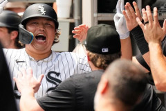 村上宗隆、完全復活！ 始球式を行った両親の前で2本塁打6打点