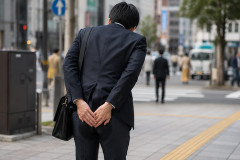 【衝撃】36歳ワイ、人混みの中で2年ぶり3回目のお漏らしをしてしまう・・・・・